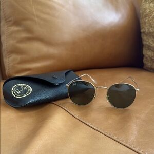 Ray-Ban Round Sunglasses with Case